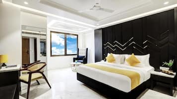 Presidential Studio Suite | Premium bedding, minibar, desk, laptop workspace