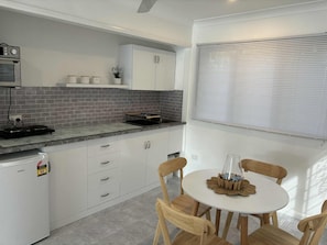 Fridge, oven, stovetop, electric kettle