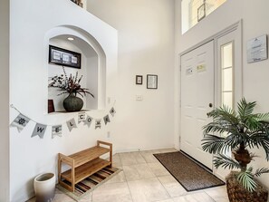 Interior - Southern Dunes 4 bed/2ba Pool Home (Haines City)