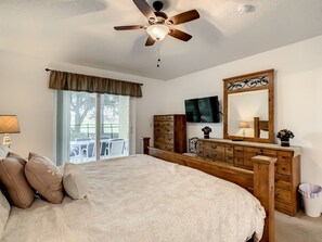 4 bedrooms, iron/ironing board, free WiFi