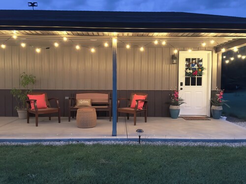 Beautiful, cozy, lakeside wooded getaway in serene surroundings.