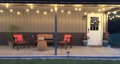 Beautiful, cozy, lakeside wooded getaway in serene surroundings.