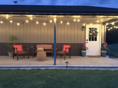 Beautiful, cozy, lakeside wooded getaway in serene surroundings.