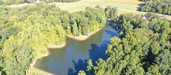 Beautiful, cozy, lakeside wooded getaway in serene surroundings.