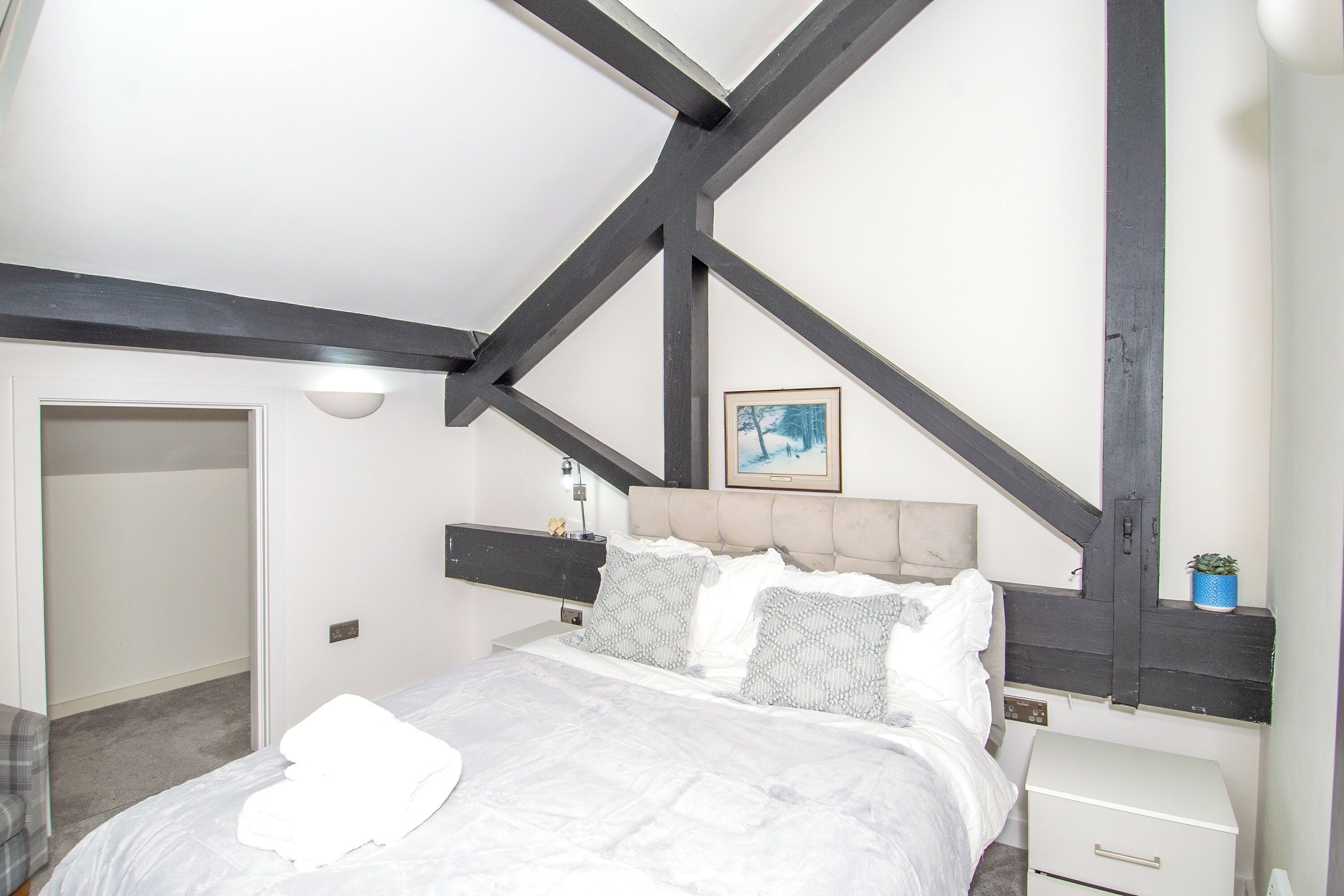 2 makuuhuonetta, silitysrauta/-lauta, Wi-Fi, vuodevaatteet