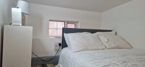 WiFi, bed sheets