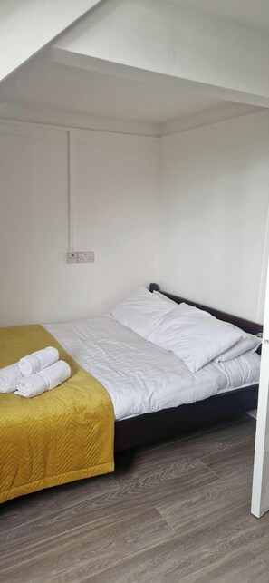 1 habitación, wifi y ropa de cama