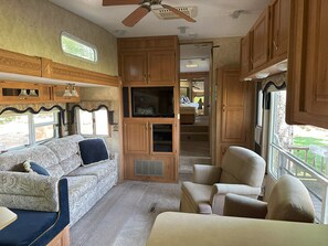Family Mobile Home, Valley View | Free WiFi, bed sheets