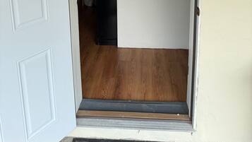Deluxe Room, Kitchen | Free WiFi, bed sheets