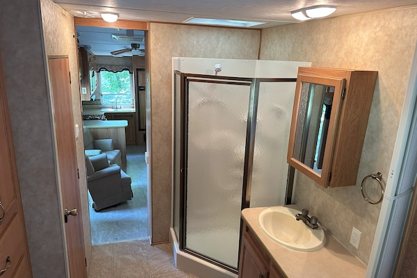 Family Mobile Home, Valley View | Bathroom