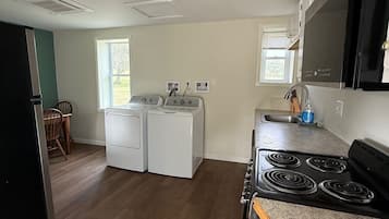 Deluxe Room, Kitchen | Free WiFi, bed sheets