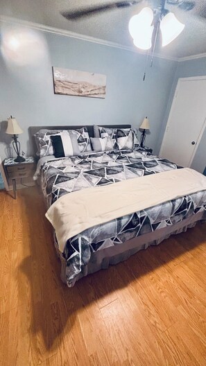 4 bedrooms, desk, iron/ironing board, travel cot