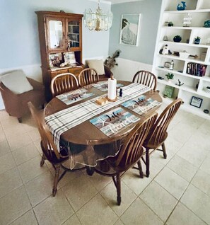 Dining - Close2Beach/Sleeps14/GaMeRoom/PoolTable/PingPong (Gulfport)