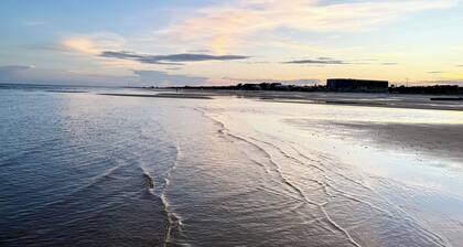 Spacious family beach home wbbq grill,arcade,pool table,pingpong table, gameroom