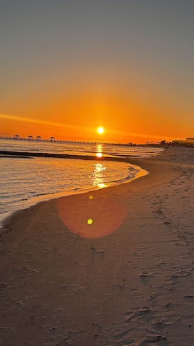 Spacious family beach home wgrill,arcade,pool table,pingpong, gameroom,fire pit