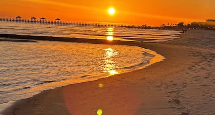 Spacious family beach home wgrill,arcade,pool table,pingpong, gameroom,fire pit