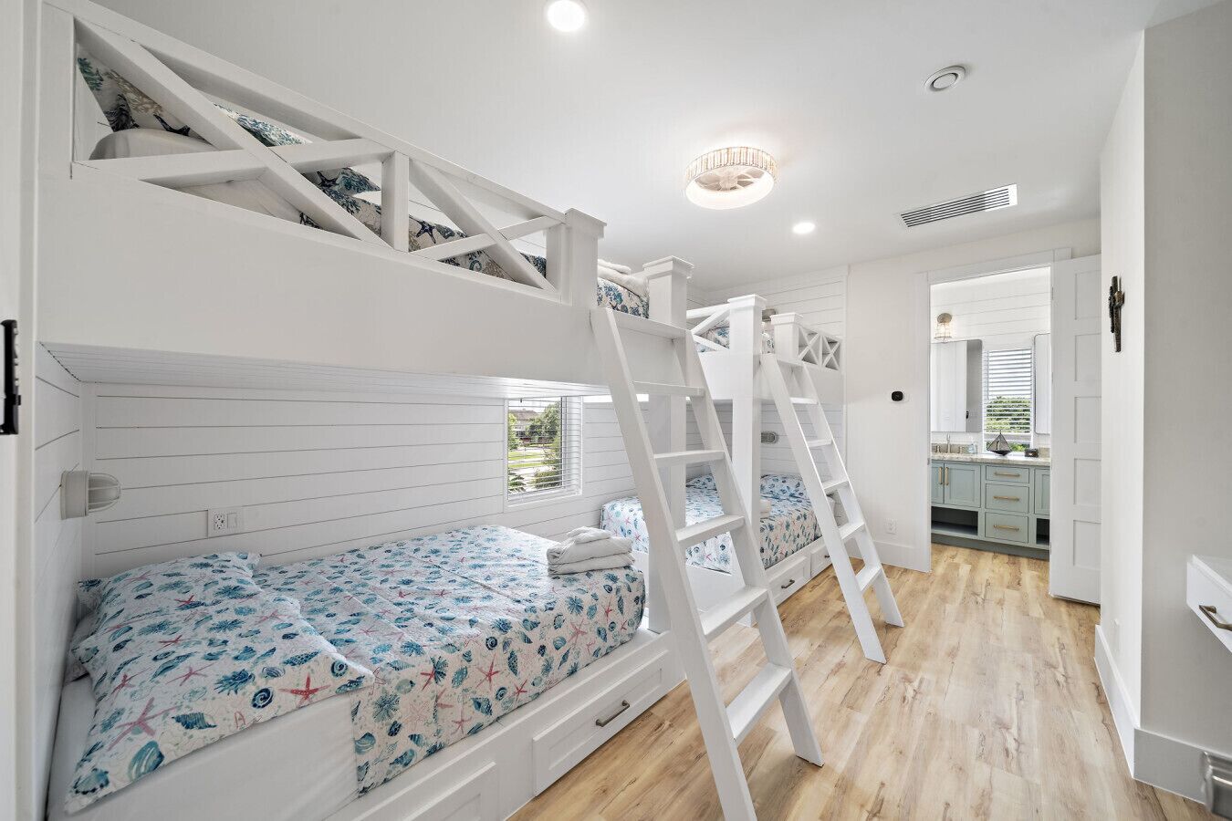 6 chambres, fer et planche à repasser, lit parapluie, Wi-Fi gratuit