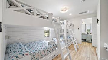6 chambres, fer et planche à repasser, lit parapluie, Wi-Fi gratuit