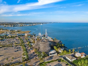 Point of interest - Brand new bayfront home, gorgeous pool. (Kemah Area)