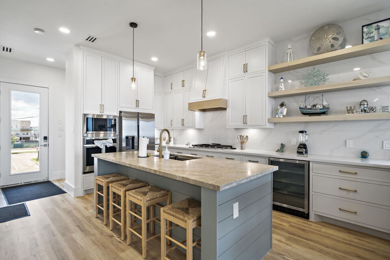 Geladeira, micro-ondas, fogão, cooktop