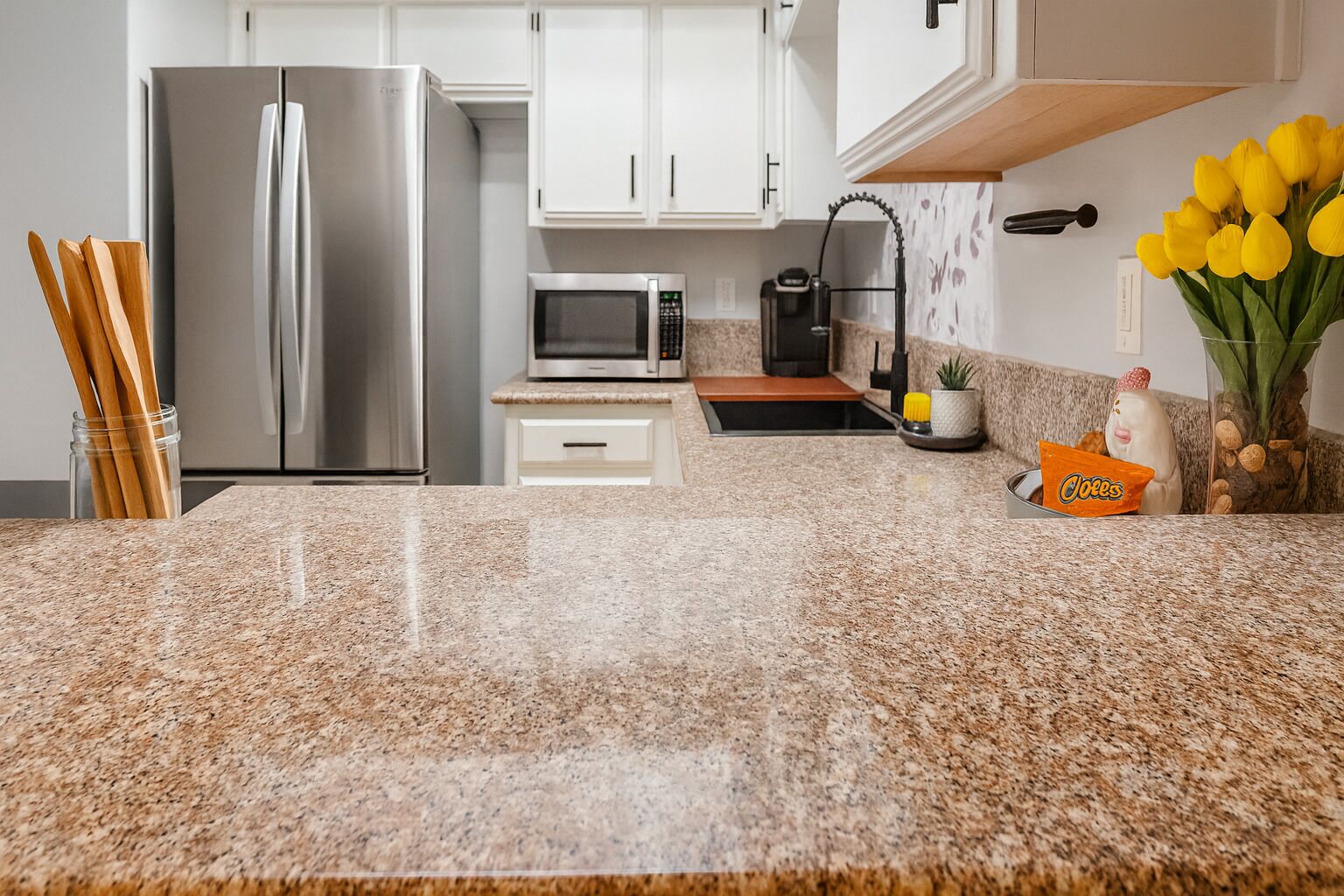 Mikrobølgeovn, ovn, kokeplater og oppvaskmaskin