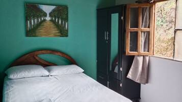2 bedrooms, internet, bed sheets