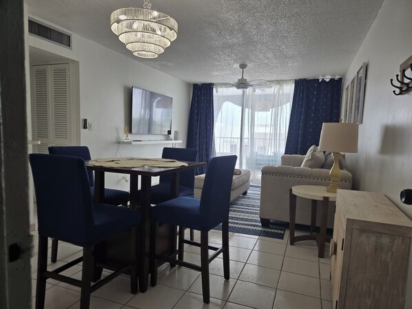 TV - Isla Verde 1BR Condo – On the Beach, Pool & Parking Included (Carolina)