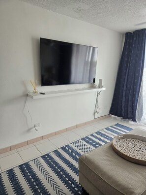 TV - Isla Verde 1BR Condo – On the Beach, Pool & Parking Included (Carolina)
