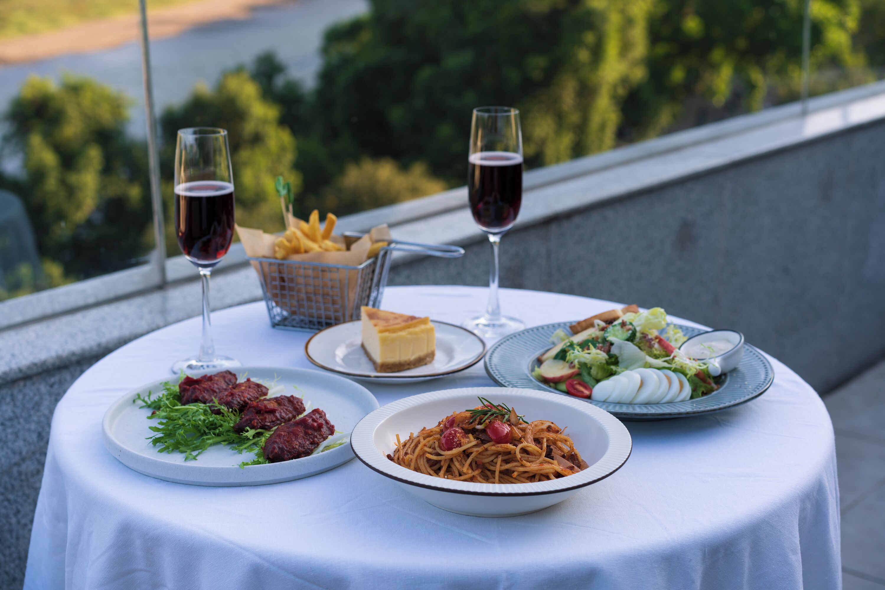 تناول الطعام بالخارج