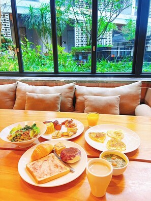 Desayuno buffet incluido todos los días