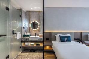 Chambre Standard avec lits jumeaux | Couette en duvet d'oie, articles gratuits dans le mini-bar