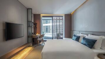 Business Room | Down duvets, free minibar, in-room safe, free WiFi