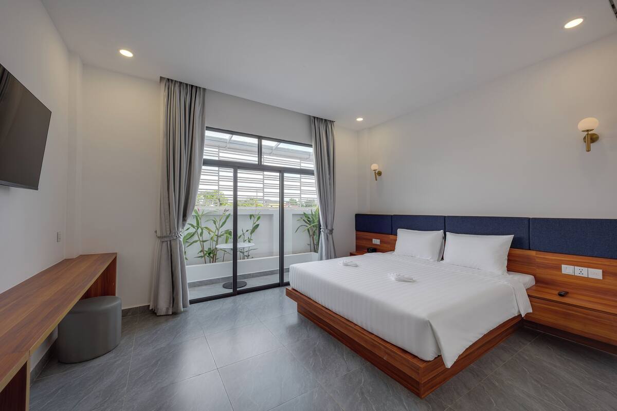 Deluxe Double Room, City View | In-room safe, blackout drapes, iron/ironing board, free WiFi
