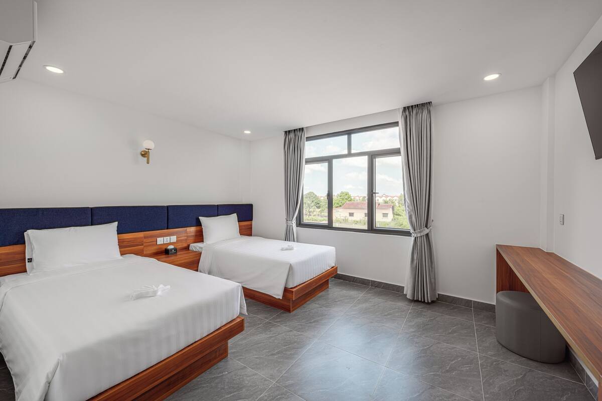 Deluxe Twin Room, City View | In-room safe, blackout drapes, iron/ironing board, free WiFi