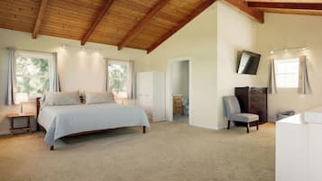 2 bedrooms, desk, free WiFi, bed sheets