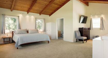 Sunset Orchard- Sunny side of Waimea, close to beaches!
