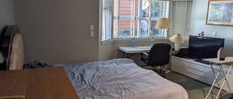 1 bedroom, iron/ironing board, Internet, bed sheets