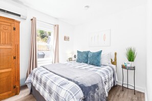 2 habitaciones, tabla de planchar con plancha, wifi y ropa de cama