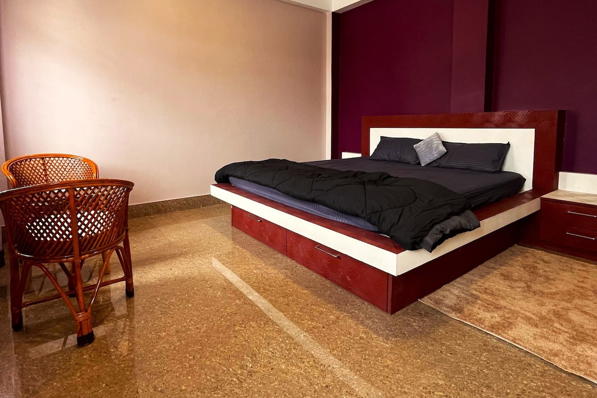 Standard Double or Twin Room, Housekeeping, Courtyard View | In-room safe, blackout drapes, iron/ironing board