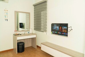 Kamar Double Basic, Bebas Asap Rokok, Pembersihan Kamar | Minibar, tirai kedap cahaya, Wi-Fi gratis, dan seprai linen