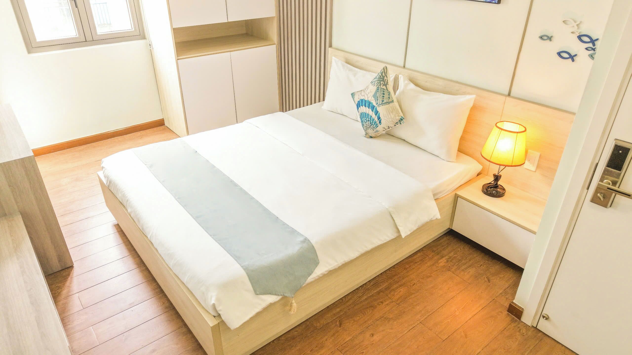 Minibar, cortinas blackout, wifi gratis y ropa de cama 