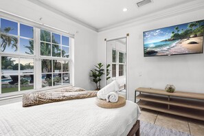 4 slaapkamers, een strijkplank/strijkijzer, reisbedje, gratis wifi