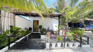 Habitación cuádruple superior, vista al mar, frente al mar | Terraza o patio