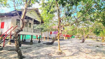 Bungalow – standard, balkong, hageutsikt | Skrivebord og wi-fi (inkludert)