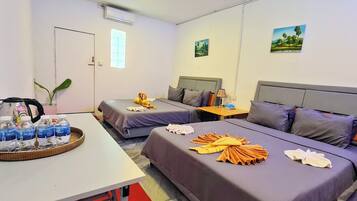 Rom – standard, balkong, hageutsikt | Skrivebord og wi-fi (inkludert)