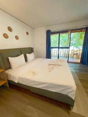 Bungalow básico, balcón, vistas al mar | Escritorio y wifi gratis