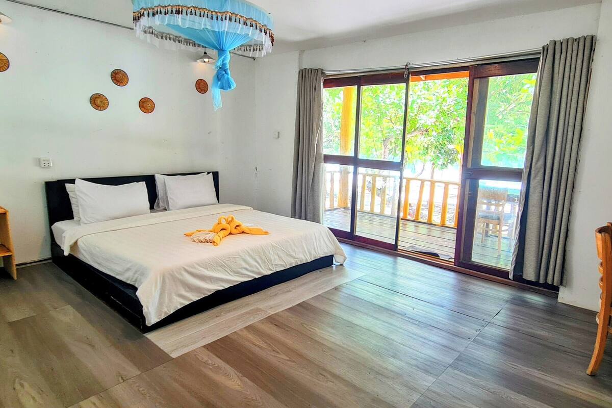 Bungalow básico, balcón, vistas al mar | Escritorio y wifi gratis