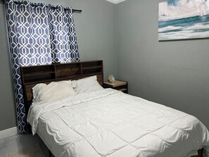 3 bedrooms, iron/ironing board, internet, bed sheets