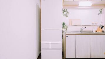 House, Non Smoking | Private kitchen | Full-size fridge, microwave, stovetop, highchair