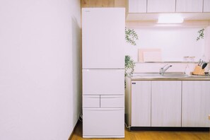 House, Non Smoking | Private kitchen | Full-size fridge, microwave, stovetop, highchair